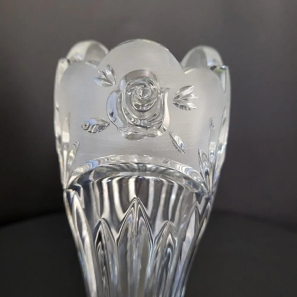 VTG Oneida Crystal Bud Vase Southern Garden Pattern Rose Design on Frost Border